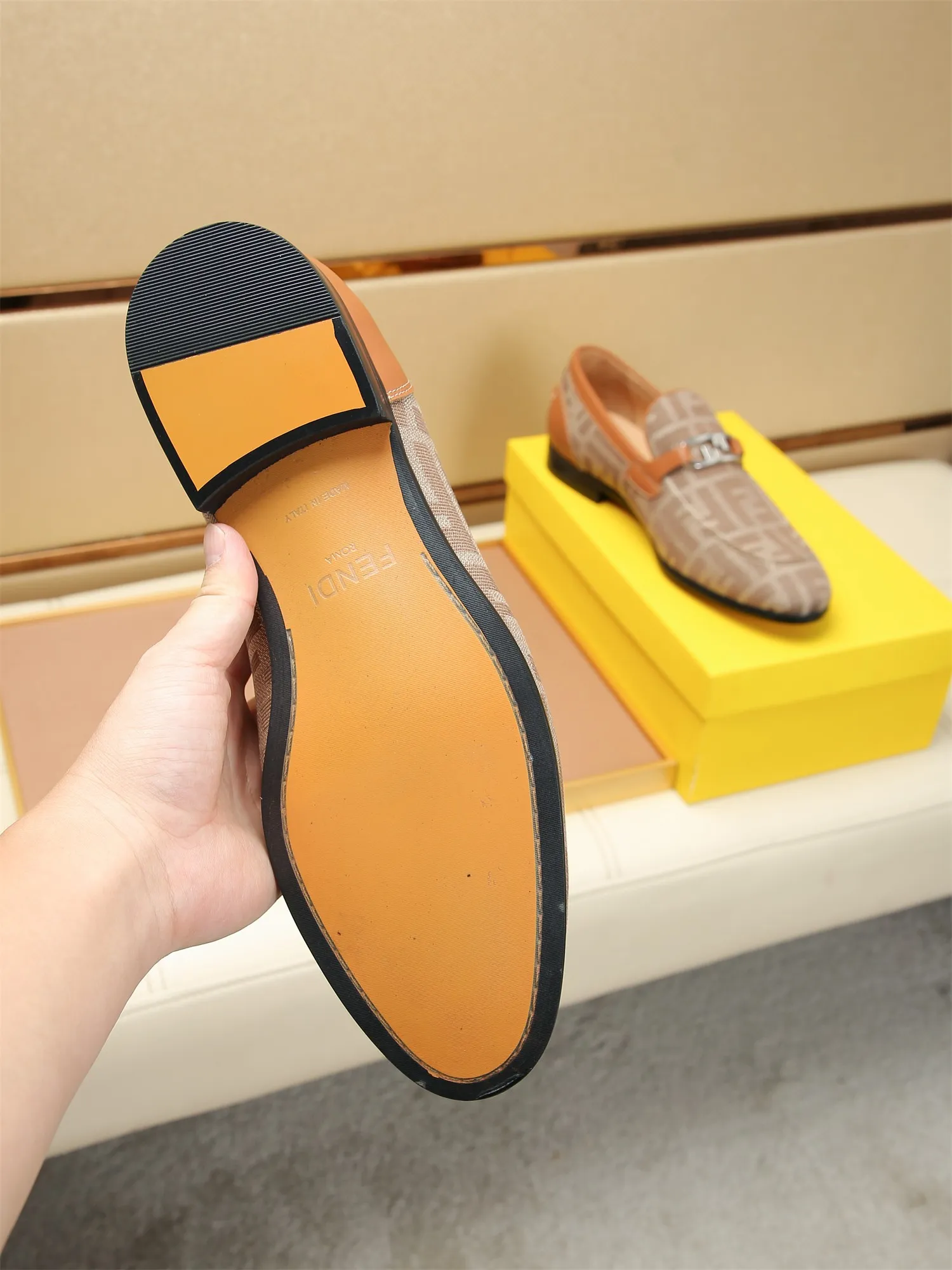 Men's shoes💰460 🕷🕷【FENDI】The latest men's formal leather shoes🇨🇳Classic series not to be missed💯The first layer is made of imported first-layer cowhide☘Original quality, the leather is smooth and delicate🎋Awesome version, perfect streamlined outline🍇Cowhide lining, size 38-44 (customized at 45.46)...